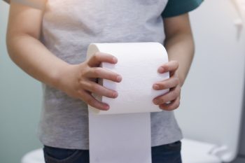 Dieta przy biegunce u dziecka. Co można podawać dziecku, a czego nie?