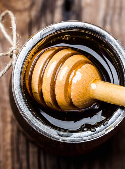 Jakie właściwości zdrowotne ma miód spadziowy?