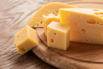 Ser żółty a cholesterol – czy ma negatywny wpływ na jego poziom?