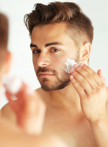 Pielęgnacja męskiej skóry przed i po goleniu – co każdy mężczyzna powinien wiedzieć?