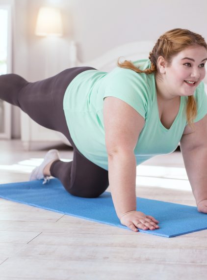 Czy nadmierna zawartość tkanki tłuszczowej utrudnia rozwój masy mięśniowej?