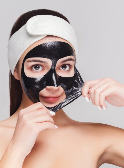 Maseczka peel-off – co to, jak działa, na co i jak stosować?