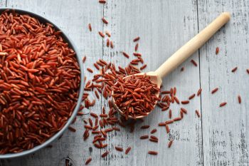 Monakolina K. Co to jest? Działanie, skutki uboczne i przeciwwskazania