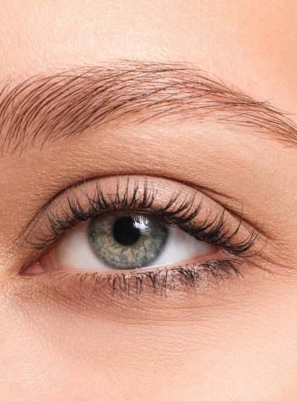 Jakie są przyczyny wypadania rzęs i brwi?