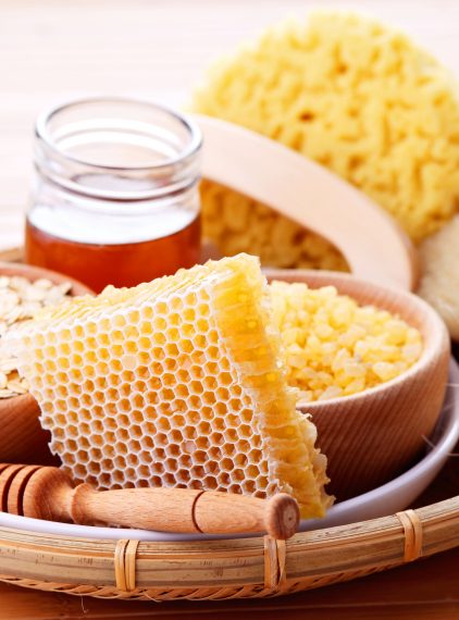 Wosk pszczeli w kosmetykach – jakie ma właściwości?