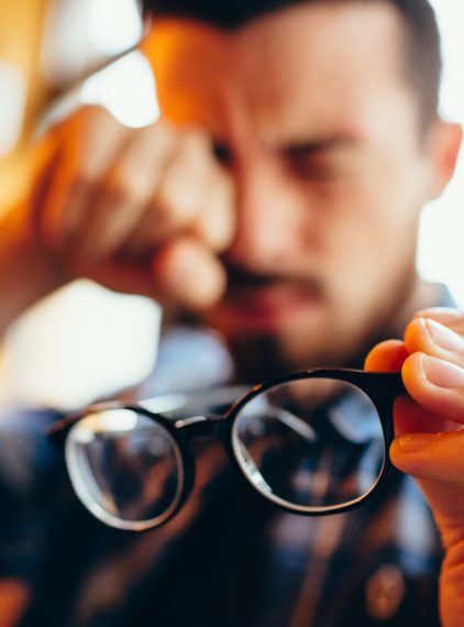 Czym jest astygmatyzm i jak go wykryć? Objawy i leczenie astygmatyzmu