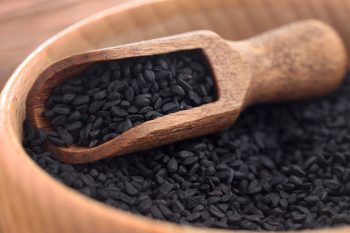 Czarnuszka – właściwości i zastosowanie