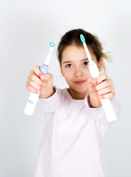 Szczoteczka soniczna czy elektryczna – jaką wybrać?