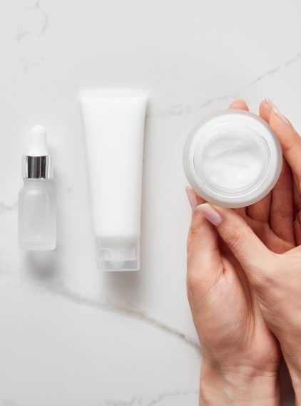 Tych składników kosmetyków lepiej ze sobą nie łączyć!