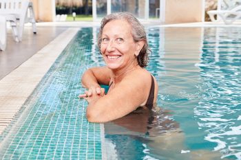 Pływanie – sposób na zdrowie w każdym wieku