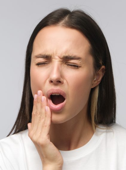 Owrzodzenia jamy ustnej – przyczyny, objawy i leczenie