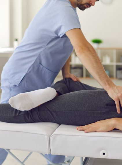 Osteopata. Kiedy się do niego wybrać?