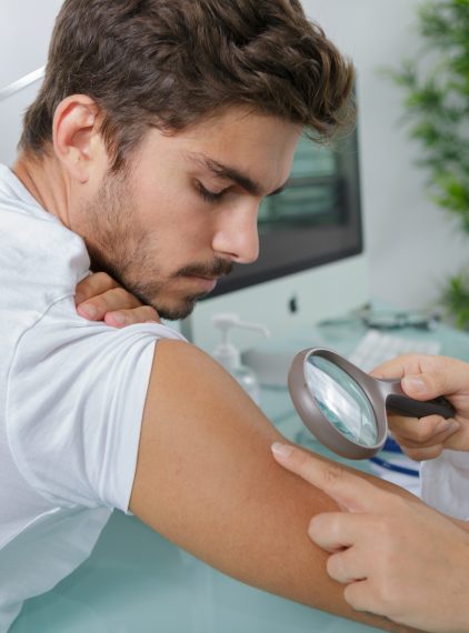 Liszaj lśniący – co to jest? Przyczyny, objawy i leczenie