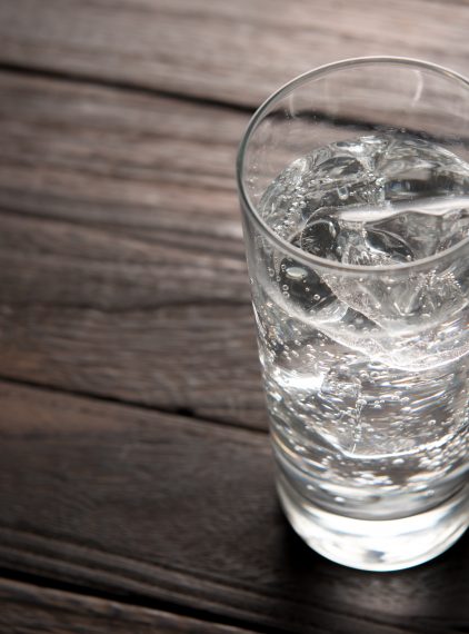 Popijanie tabletek antykoncepcyjnych wodą gazowaną