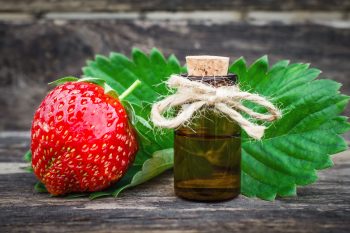 Olej z pestek truskawek. Do jakiej cery się sprawdzi?