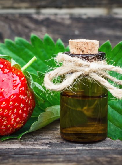 Olej z pestek truskawek. Do jakiej cery się sprawdzi?
