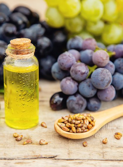 Olej z pestek winogron. Jak go stosować?