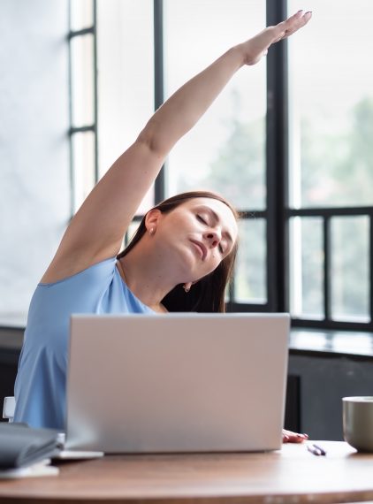 Wykonujesz pracę siedzącą? Zadbaj o swoje plecy!