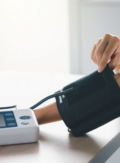 Preparaty obniżające ciśnienie krwi – czy są dostępne bez recepty?