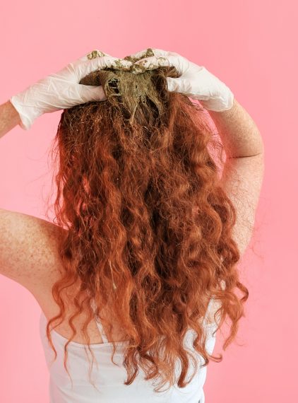 Jak zmyć hennę z brwi, skóry i włosów?