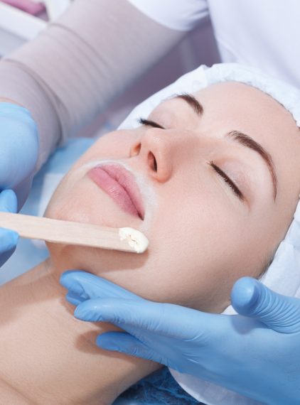 Depilacja twarzy. Jak pozbyć się włosków z twarzy? Najlepsze sposoby