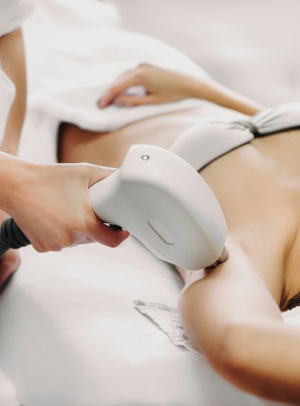 Epilacja laserowa – czym różni się od depilacji?