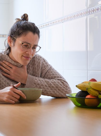 Ból gardła przy przełykaniu – jak leczyć odynofagię?