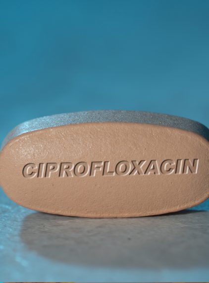 Cyprofloksacyna (ciprofloksacyna) – działanie, dawkowanie i skutki uboczne