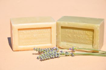Mydło marsylskie. Poznaj właściwości tego francuskiego kosmetyku!