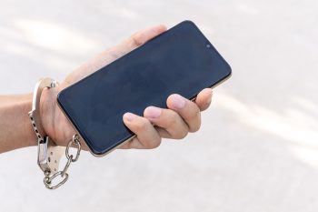 Nomofobia. Jak radzić sobie z fobią związaną z brakiem dostępu do telefonu?