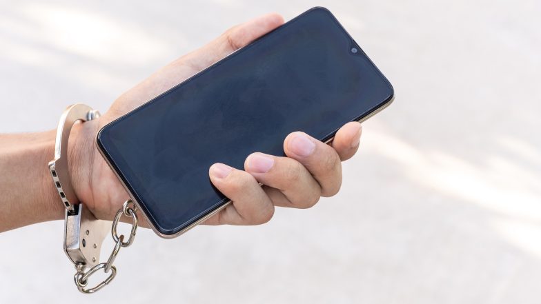 nomofobia Nomofobia. Jak radzić sobie z fobią związaną z brakiem dostępu do telefonu?