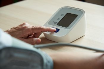 Wysokie ciśnienie rozkurczowe. Co oznacza? Jak je obniżyć?