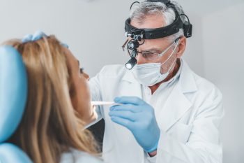 Nadmierne wydzielanie śliny a ślinotok. O czym mogą świadczyć?