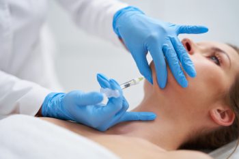 Lipoliza iniekcyjna. Sposób na tkankę tłuszczową?