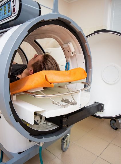 Komora hiperbaryczna. Kiedy może pomóc?