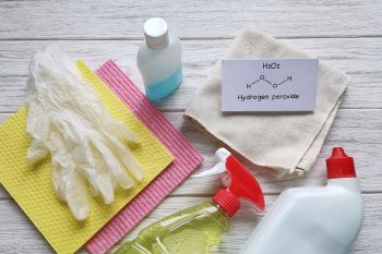 Woda utleniona (nadtlenek wodoru). Jakie ma zastosowanie?