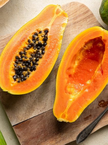 Niskokaloryczna, a przy tym pyszna. Jak jeść papaję?
