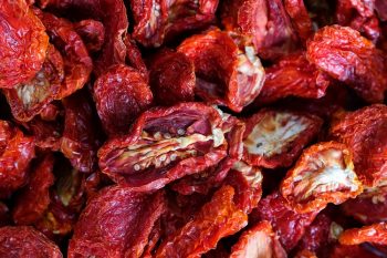 Suszone pomidory. Czy warto włączyć je do diety?