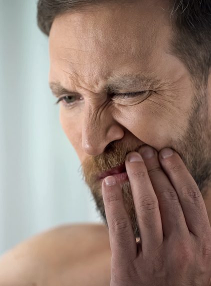 Ból dziąseł. Co może być przyczyną?