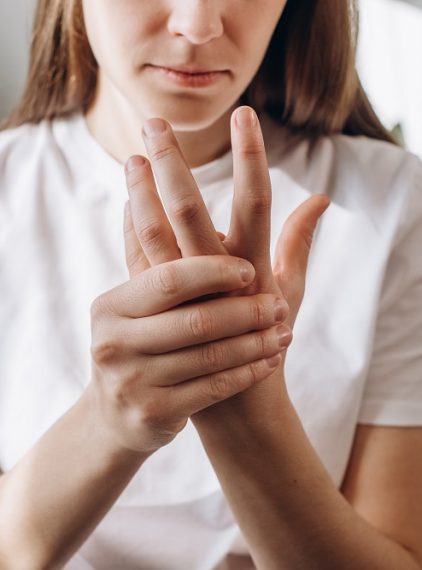 Drętwienie rąk. O czym może świadczyć?