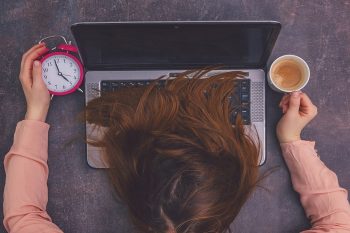 Kawa przed snem. Czy kawowa drzemka działa?