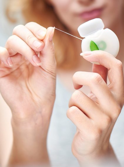 Jaką nić dentystyczną wybrać? Ranking
