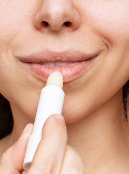 Gładkie i nawilżone usta. Ranking pomadek ochronnych