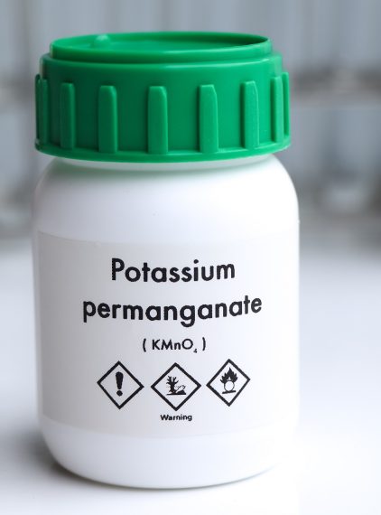 Nadmanganian potasu. Jak go stosować?