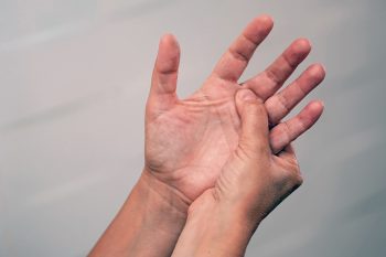 Drętwienie rąk i stóp? To może być polineuropatia