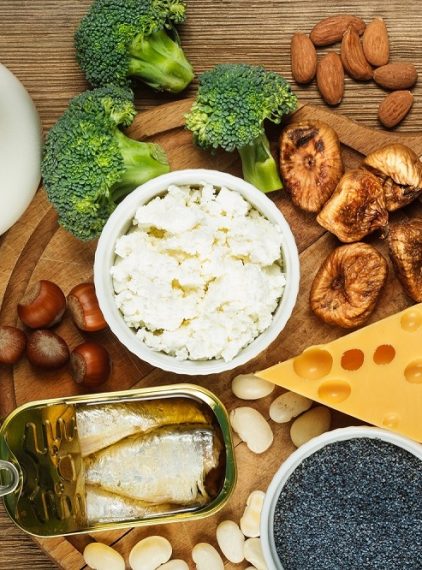 Wapń. Gdzie znajdziemy go najwięcej? Kiedy suplementować?