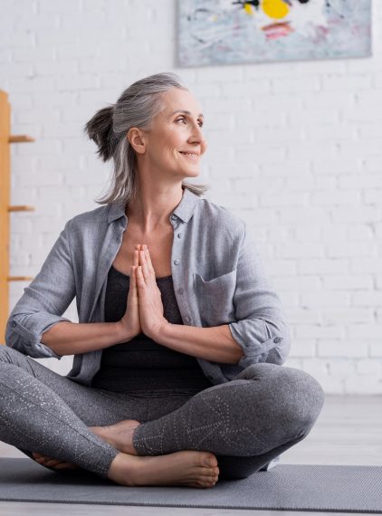 Naturalne składniki wspierające kobiety w menopauzie. Jakie wybrać?