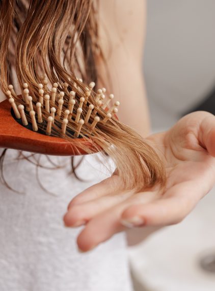 Jak przyspieszyć porost włosów? Czy to możliwe?