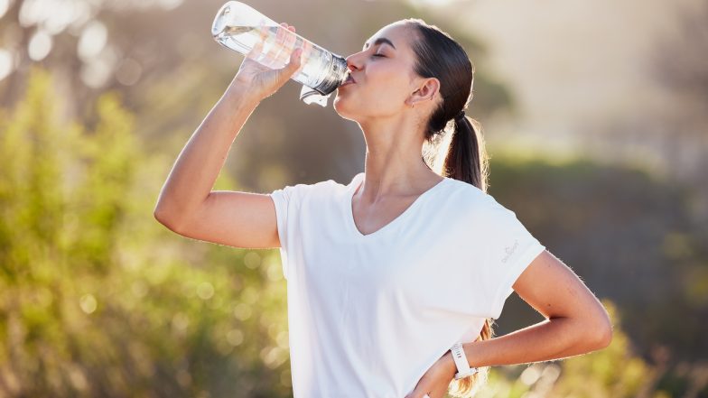 Drinking,Water,,Fitness,And,Exercise,Woman,After,Sports,Run,And Najlepsze butelki filtrujące. Przegląd