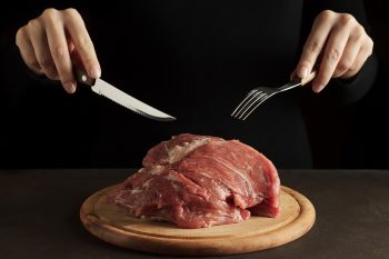 Dieta carnivore. Czy człowiek może jeść jak lew?